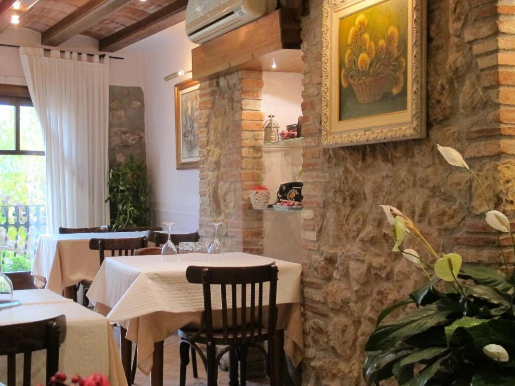 L'Hostalet Alforja Esterno foto
